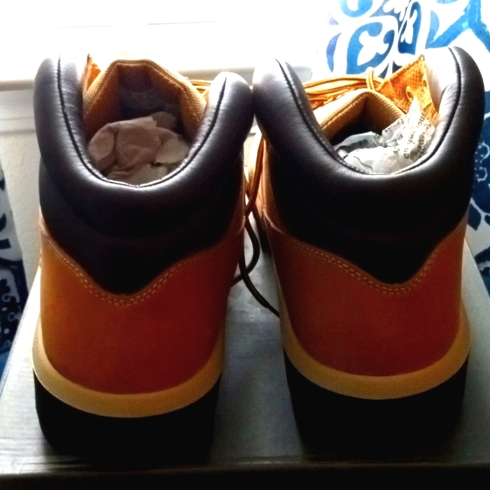 Men's Wheat Timberland Field boot size 10.5 with box